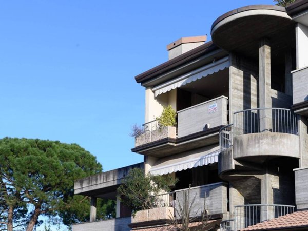 appartamento in vendita a Desenzano del Garda in zona Rivoltella