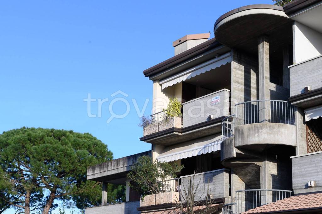 appartamento in vendita a Desenzano del Garda in zona Rivoltella