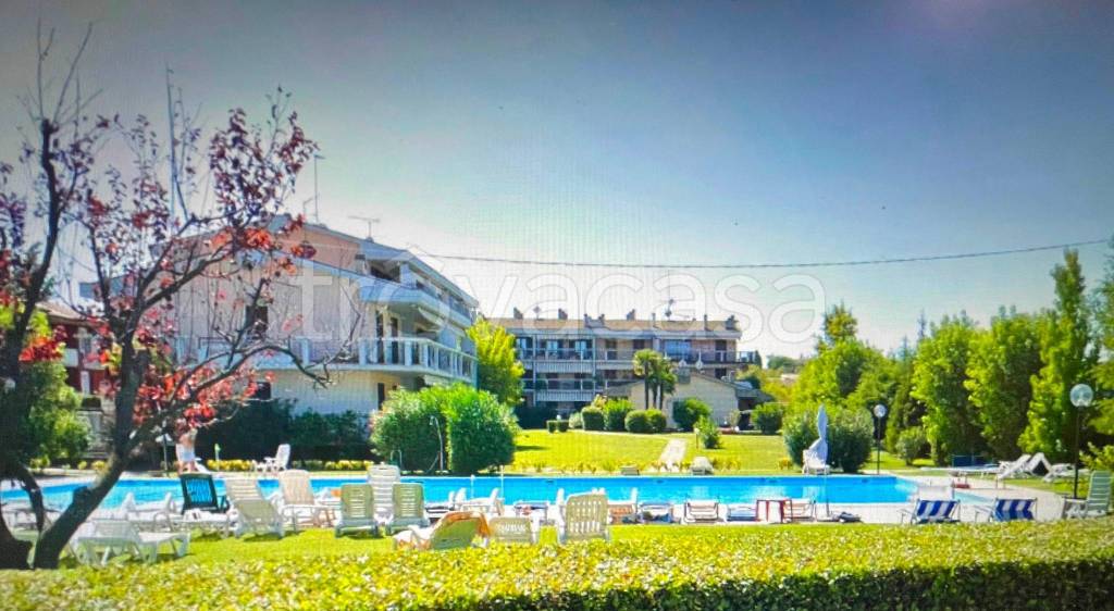appartamento in vendita a Desenzano del Garda in zona Rivoltella