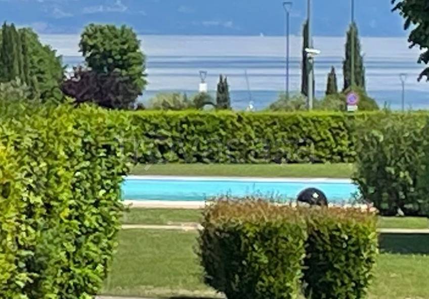 appartamento in vendita a Desenzano del Garda in zona Rivoltella