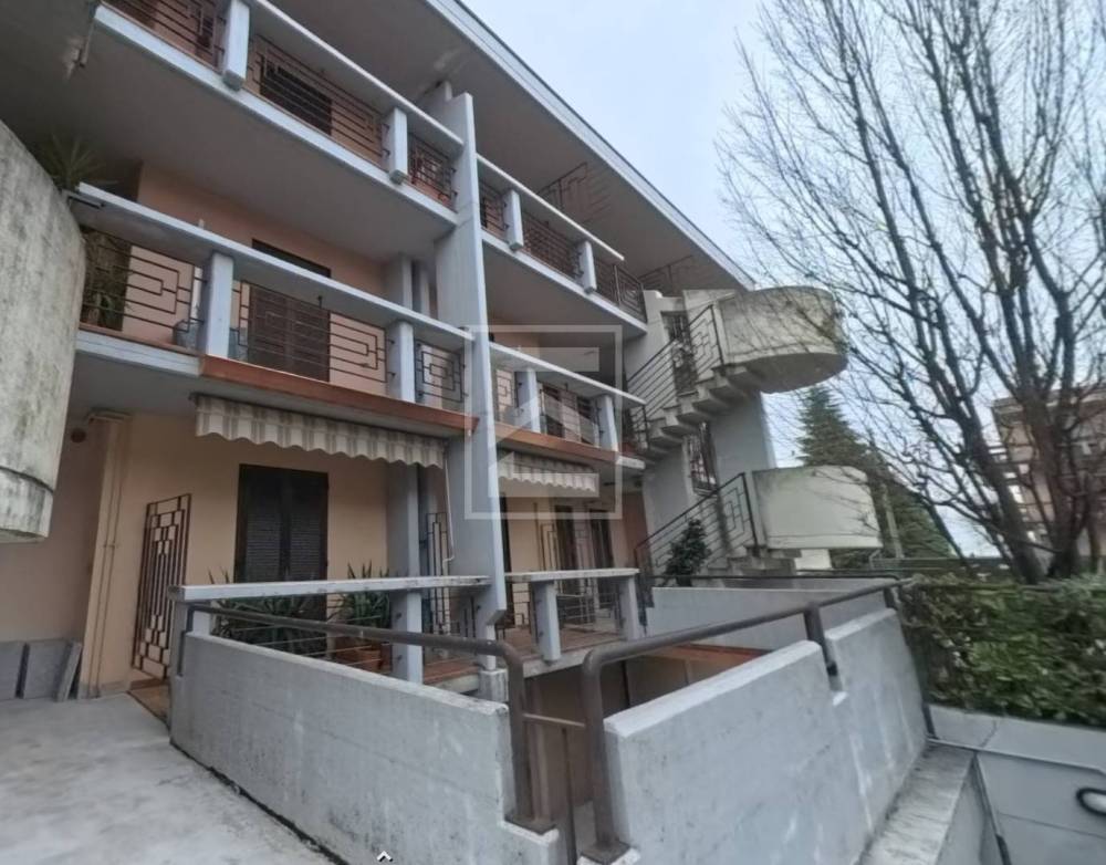 appartamento in vendita a Desenzano del Garda in zona Rivoltella