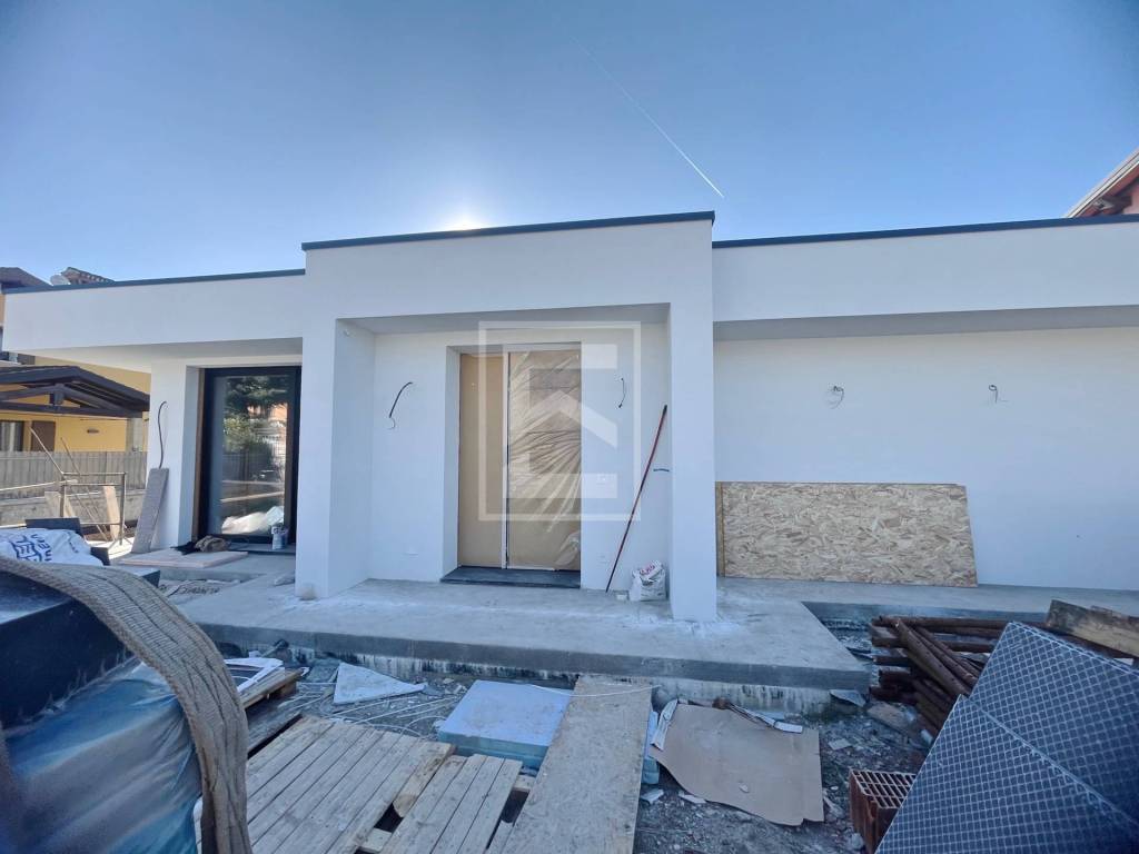 casa indipendente in vendita a Desenzano del Garda in zona Montonale