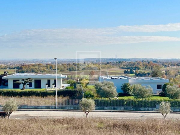 casa indipendente in vendita a Desenzano del Garda in zona San Pietro