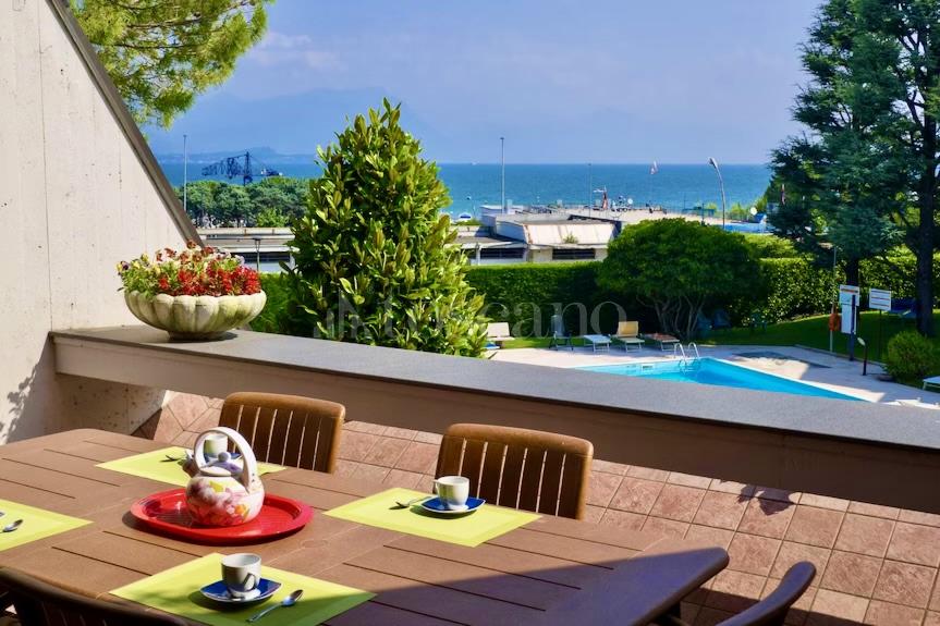 appartamento in vendita a Desenzano del Garda in zona Rivoltella