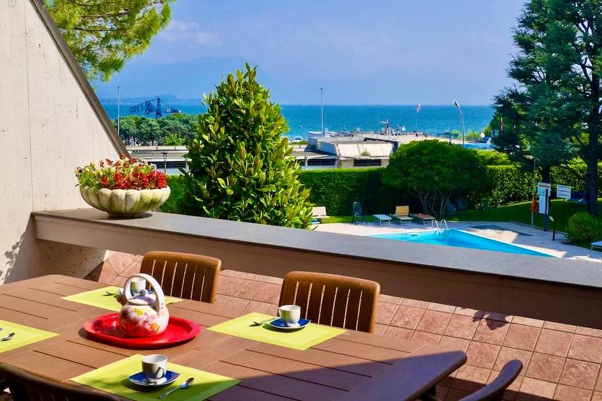 appartamento in vendita a Desenzano del Garda in zona Rivoltella