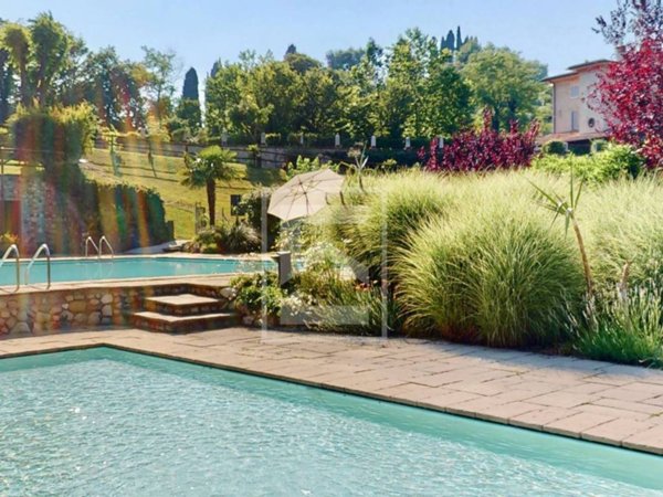 casa indipendente in vendita a Desenzano del Garda