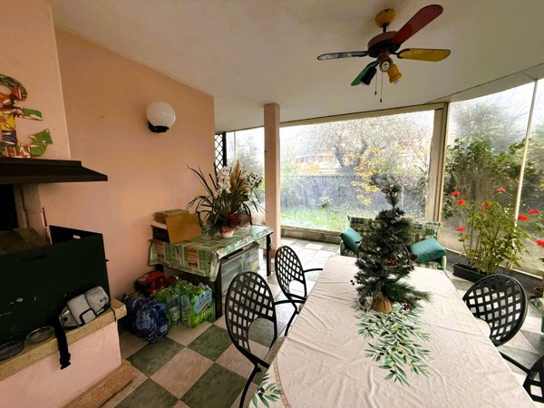 casa indipendente in vendita a Desenzano del Garda in zona Rivoltella