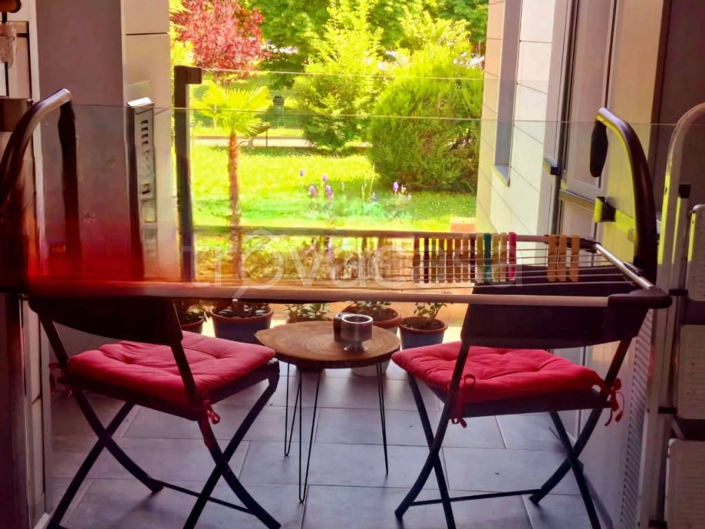 appartamento in vendita a Desenzano del Garda in zona Rivoltella