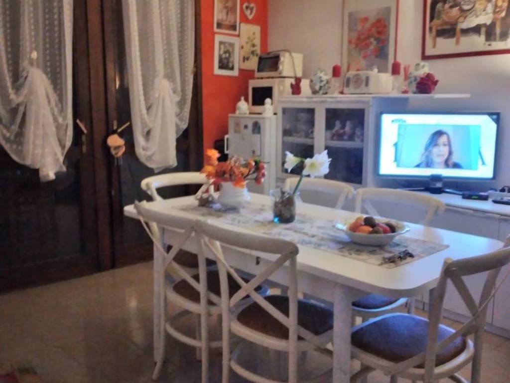appartamento in vendita a Desenzano del Garda in zona Rivoltella
