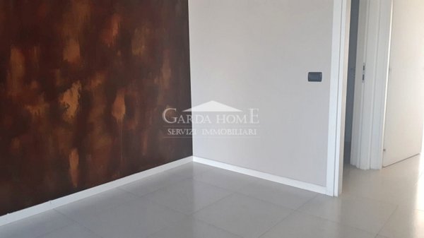 negozio in vendita a Desenzano del Garda in zona San Martino della Battaglia