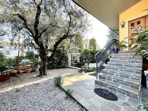 casa indipendente in vendita a Desenzano del Garda