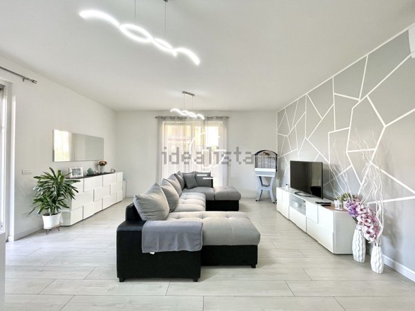 appartamento in vendita a Desenzano del Garda in zona Rivoltella