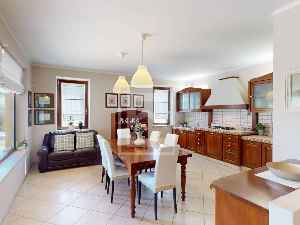 casa indipendente in vendita a Desenzano del Garda