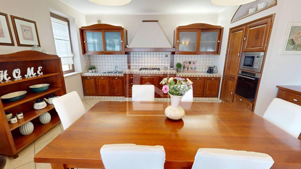casa indipendente in vendita a Desenzano del Garda