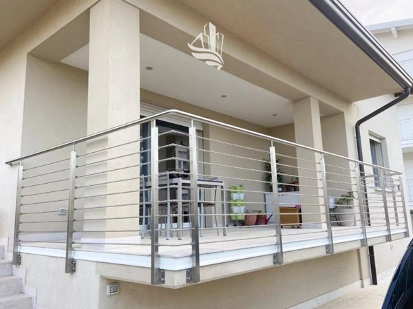 casa indipendente in vendita a Desenzano del Garda