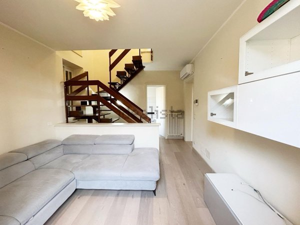 casa indipendente in vendita a Desenzano del Garda in zona San Pietro