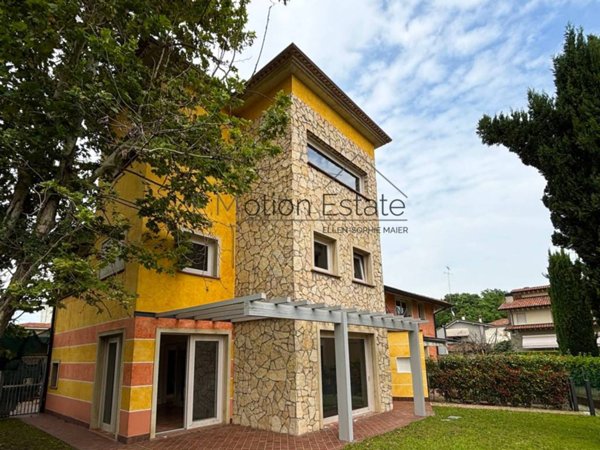 casa indipendente in vendita a Desenzano del Garda
