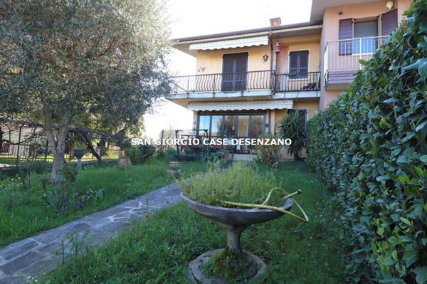 casa indipendente a Desenzano del Garda in zona San Martino della Battaglia