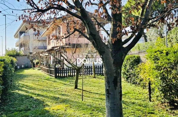 casa indipendente in vendita a Desenzano del Garda