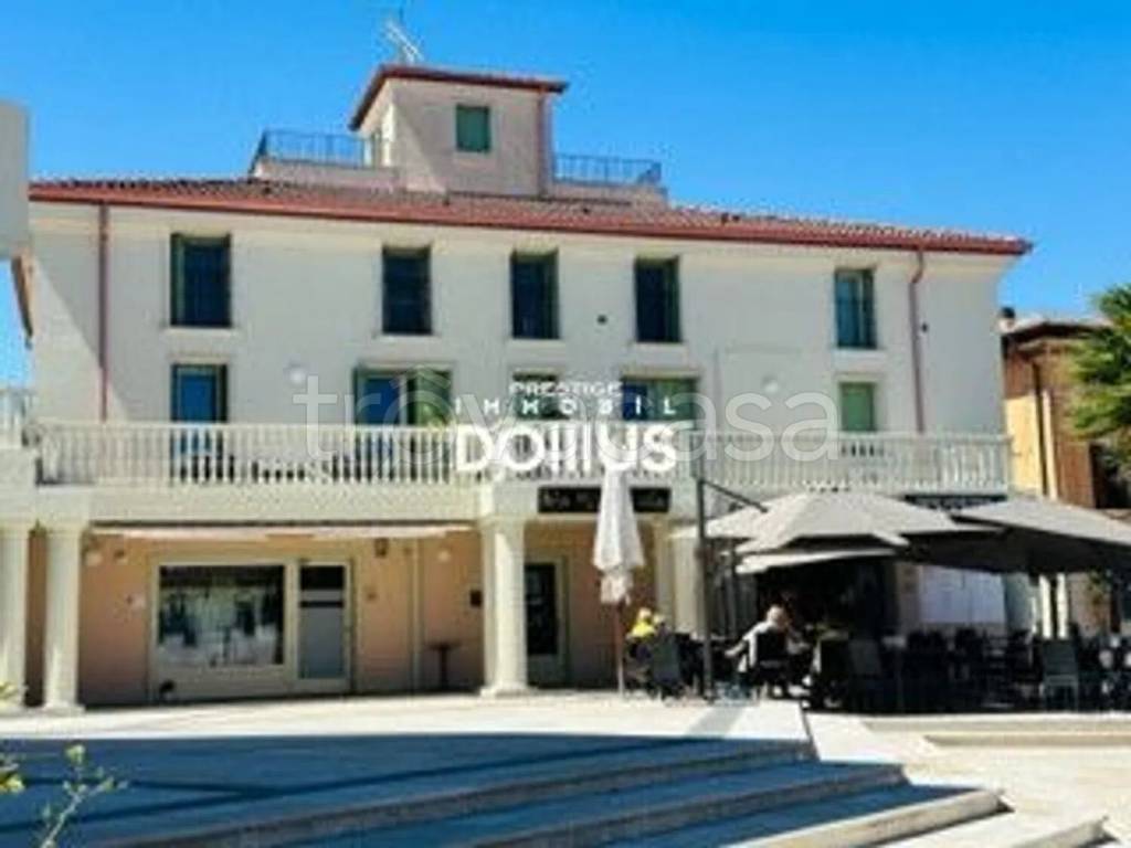 appartamento in vendita a Desenzano del Garda in zona Rivoltella