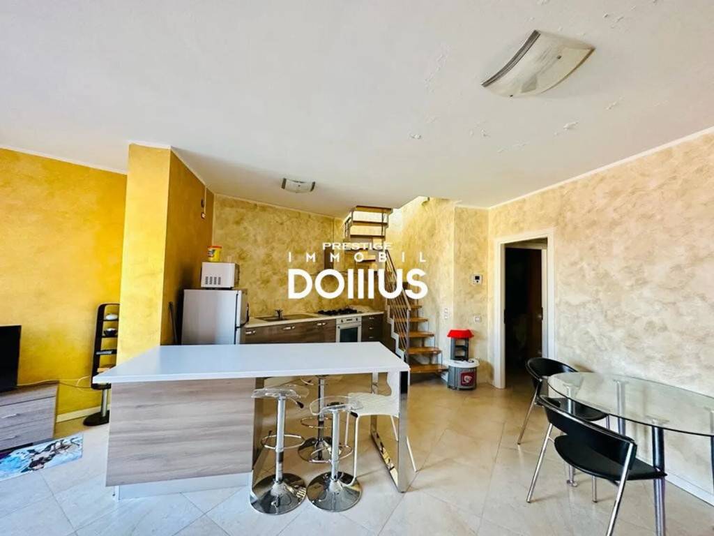 appartamento in vendita a Desenzano del Garda in zona Rivoltella