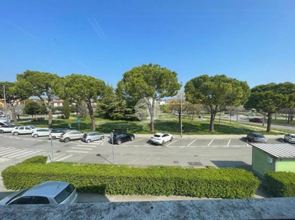 ufficio in vendita a Desenzano del Garda in zona Rivoltella