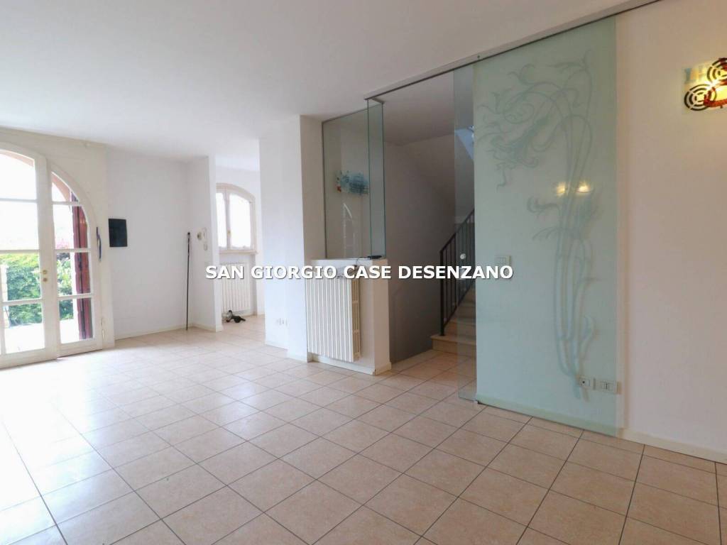 casa indipendente in vendita a Desenzano del Garda