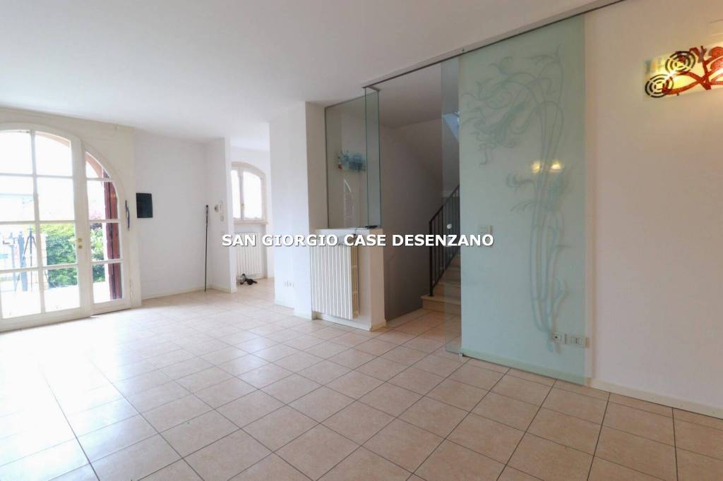 casa indipendente in vendita a Desenzano del Garda