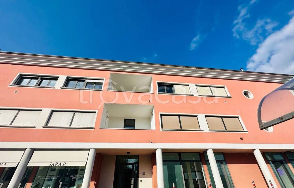 appartamento in vendita a Desenzano del Garda in zona Rivoltella