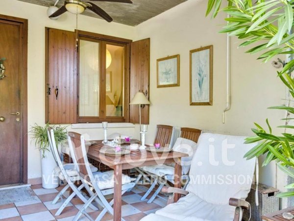 appartamento in vendita a Desenzano del Garda in zona Rivoltella