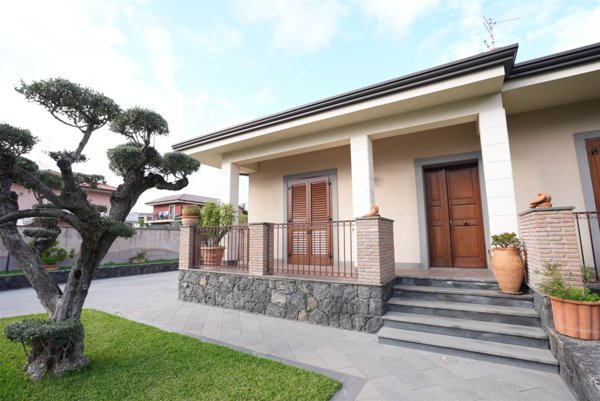 casa indipendente in vendita a Desenzano del Garda in zona San Pietro