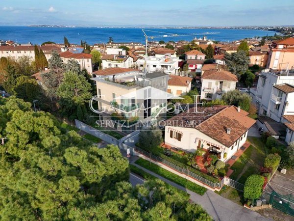 casa indipendente in vendita a Desenzano del Garda
