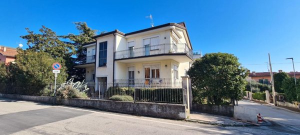 casa indipendente in vendita a Desenzano del Garda