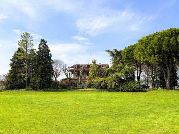 casa indipendente in vendita a Desenzano del Garda