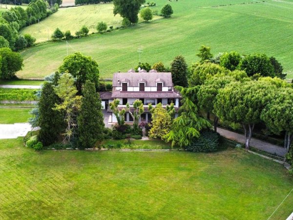 casa indipendente in vendita a Desenzano del Garda