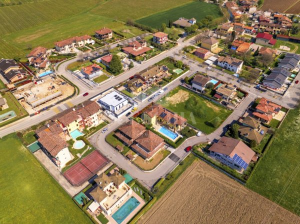 appartamento in vendita a Desenzano del Garda in zona Vaccarolo