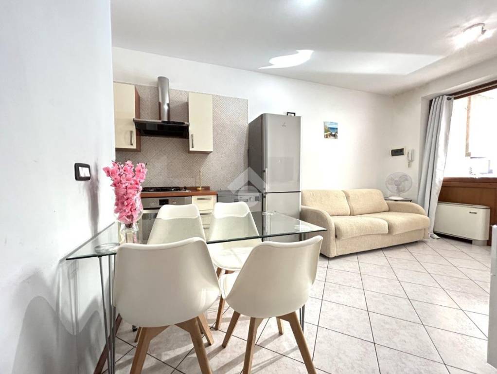 appartamento in vendita a Desenzano del Garda in zona Rivoltella