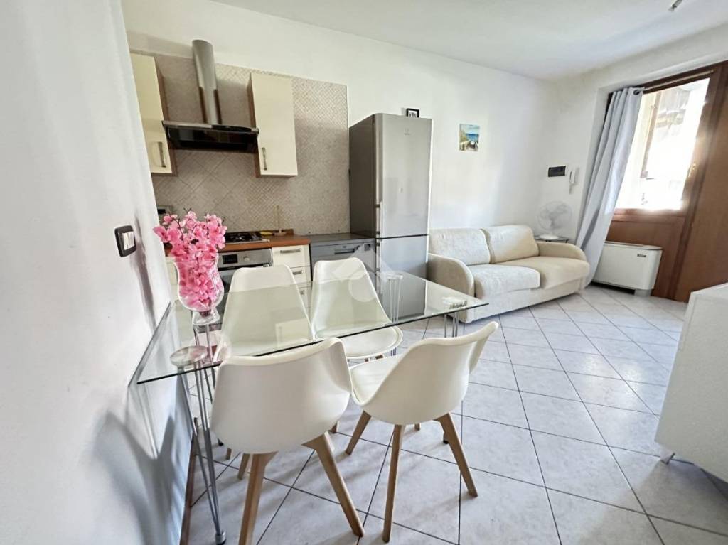 appartamento in vendita a Desenzano del Garda in zona Rivoltella