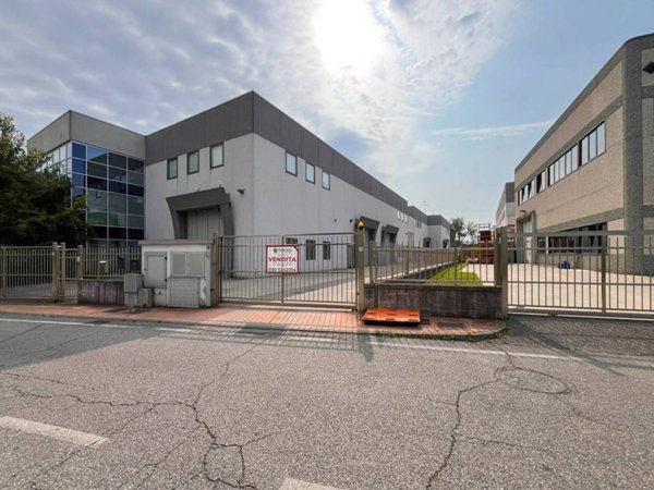 locale commerciale in vendita a Desenzano del Garda