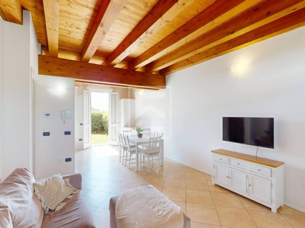 casa indipendente in vendita a Desenzano del Garda in zona Vaccarolo