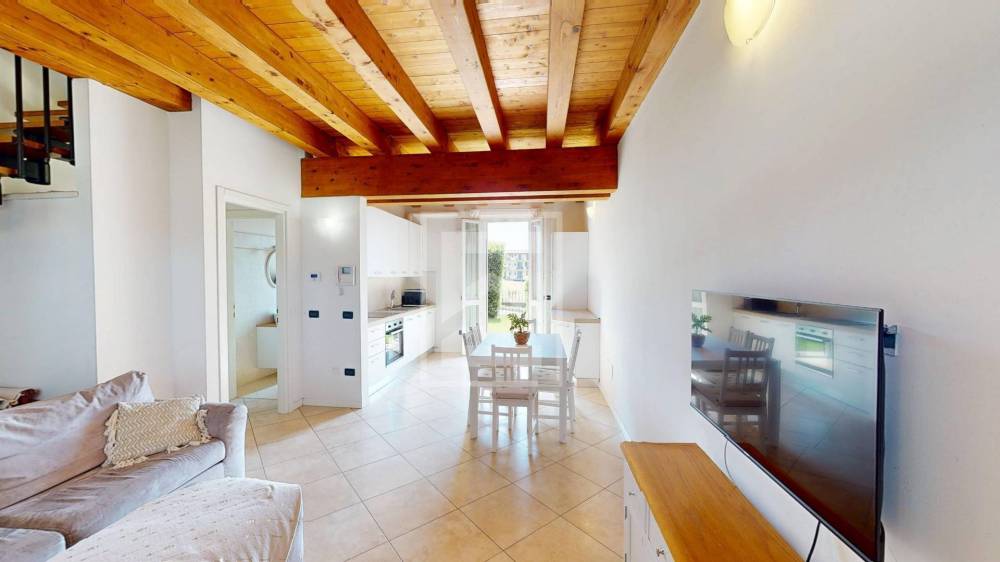 casa indipendente in vendita a Desenzano del Garda in zona Vaccarolo