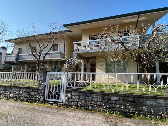 casa indipendente in vendita a Desenzano del Garda