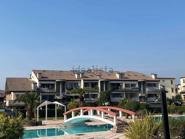 appartamento in vendita a Desenzano del Garda in zona Rivoltella