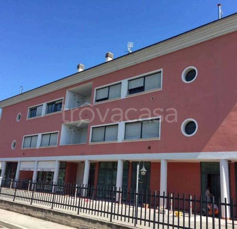 ufficio in vendita a Desenzano del Garda in zona Rivoltella