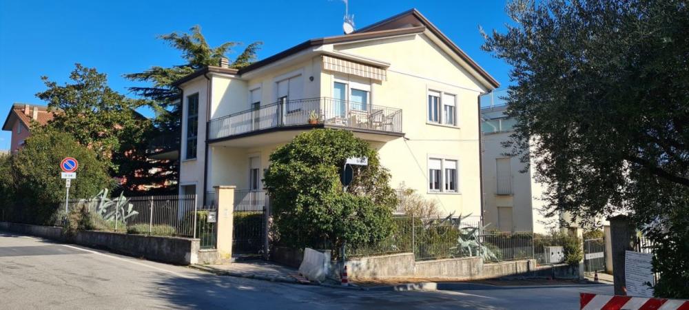 casa indipendente in vendita a Desenzano del Garda