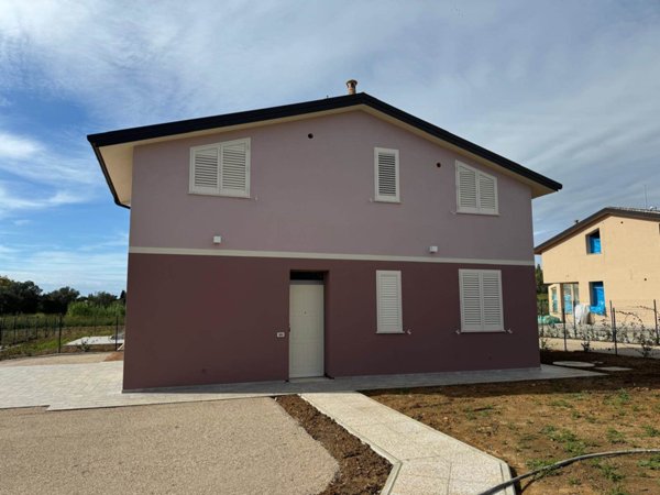 casa indipendente in vendita a Desenzano del Garda in zona San Pietro