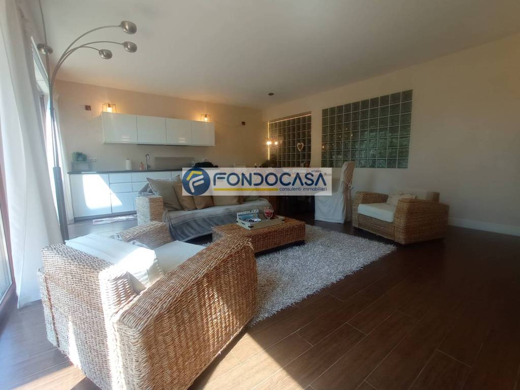 appartamento in vendita a Desenzano del Garda in zona Rivoltella