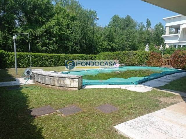 appartamento in vendita a Desenzano del Garda in zona Rivoltella