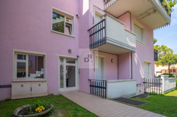 appartamento in vendita a Desenzano del Garda in zona Rivoltella