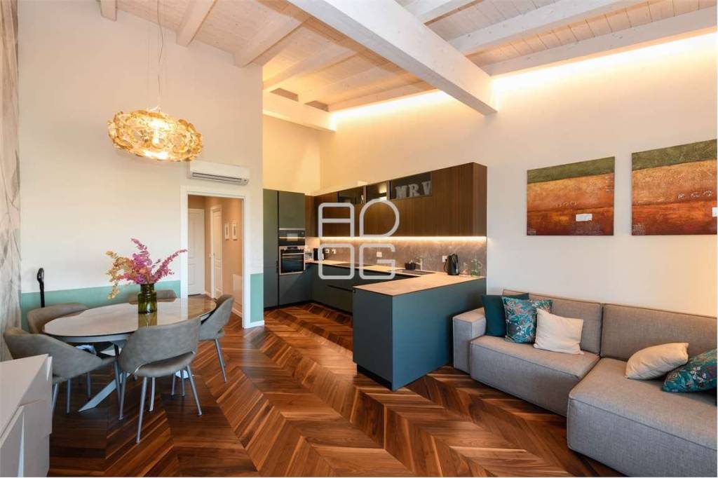 appartamento in vendita a Desenzano del Garda in zona Rivoltella
